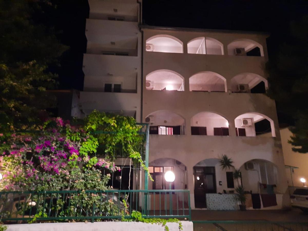 Apartmani R&B Radalj ماكارسكا المظهر الخارجي الصورة